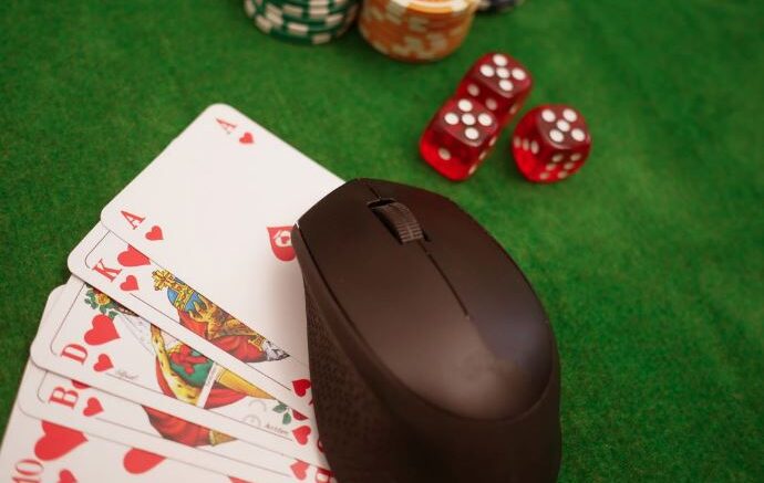 Why Online Poker is the Ultimate Game for Socializing
